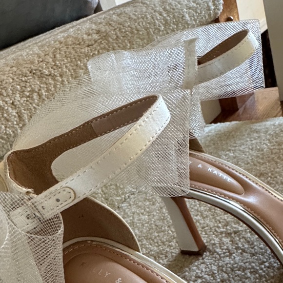 🤍Kelly & Katie White Satin Bridal Bow Heels 🤍 - Picture 8 of 8